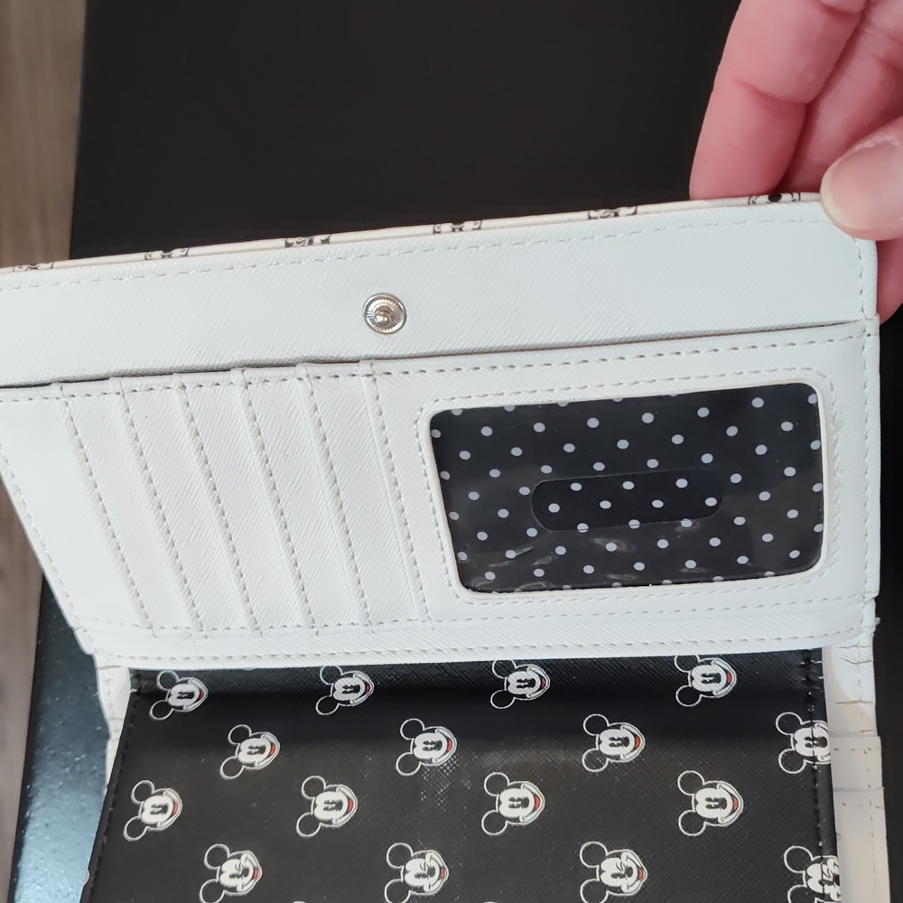 Loungefly Mickey Mouse Wallet - Picture 5 of 5
